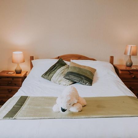 The White Bear Bed and Breakfast Devizes Exteriör bild