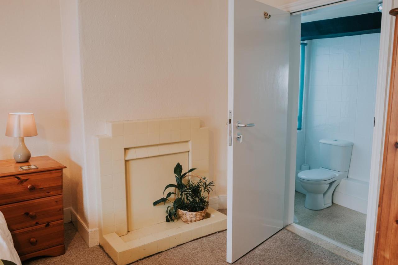The White Bear Bed and Breakfast Devizes Exteriör bild