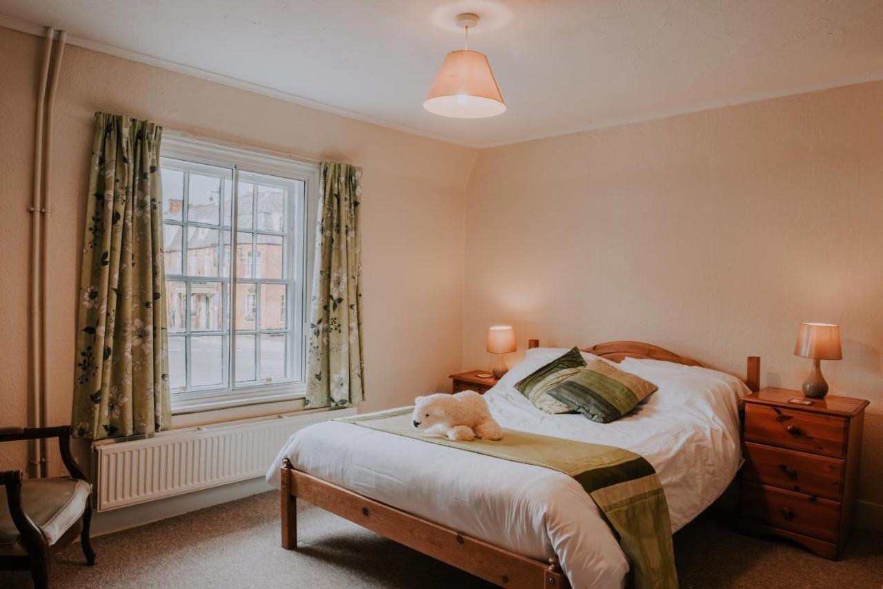 The White Bear Bed and Breakfast Devizes Exteriör bild