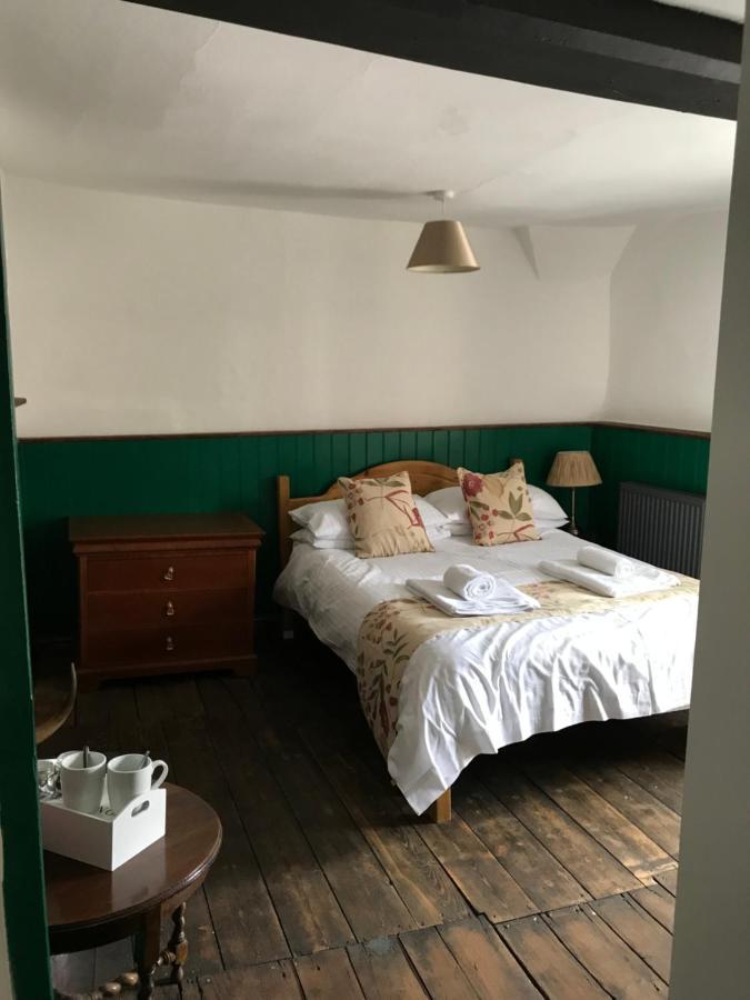 The White Bear Bed and Breakfast Devizes Exteriör bild