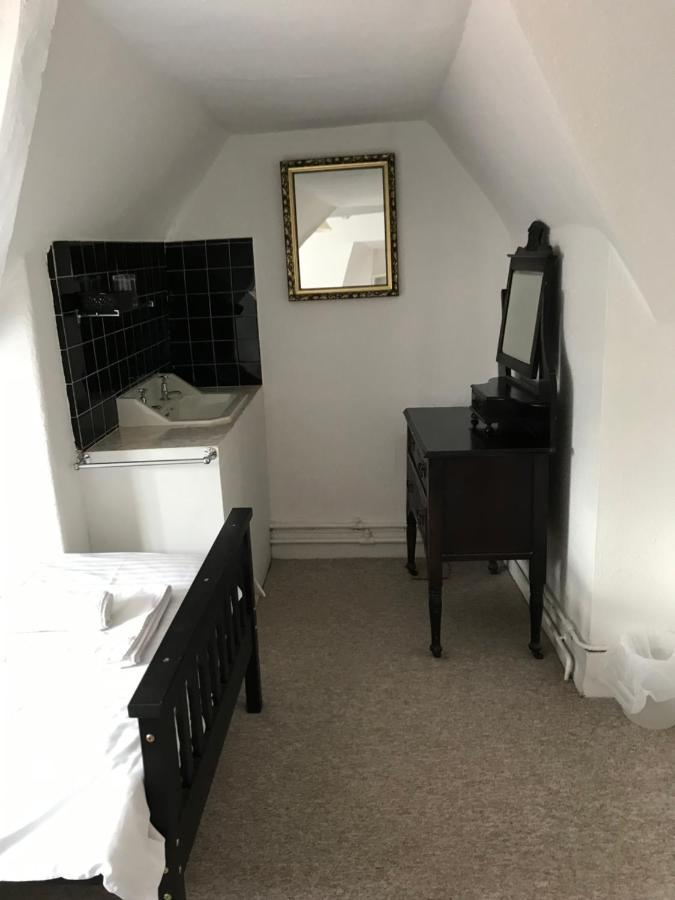 The White Bear Bed and Breakfast Devizes Exteriör bild