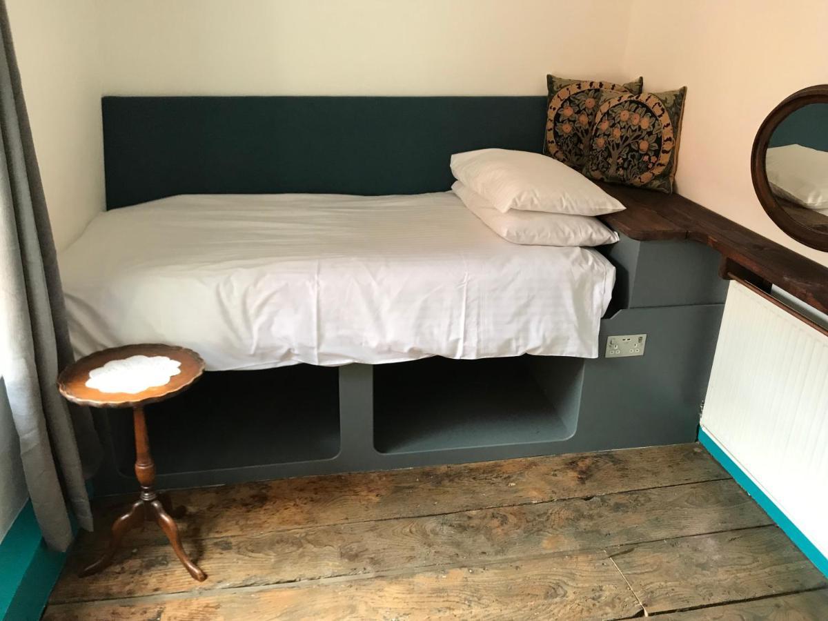The White Bear Bed and Breakfast Devizes Exteriör bild