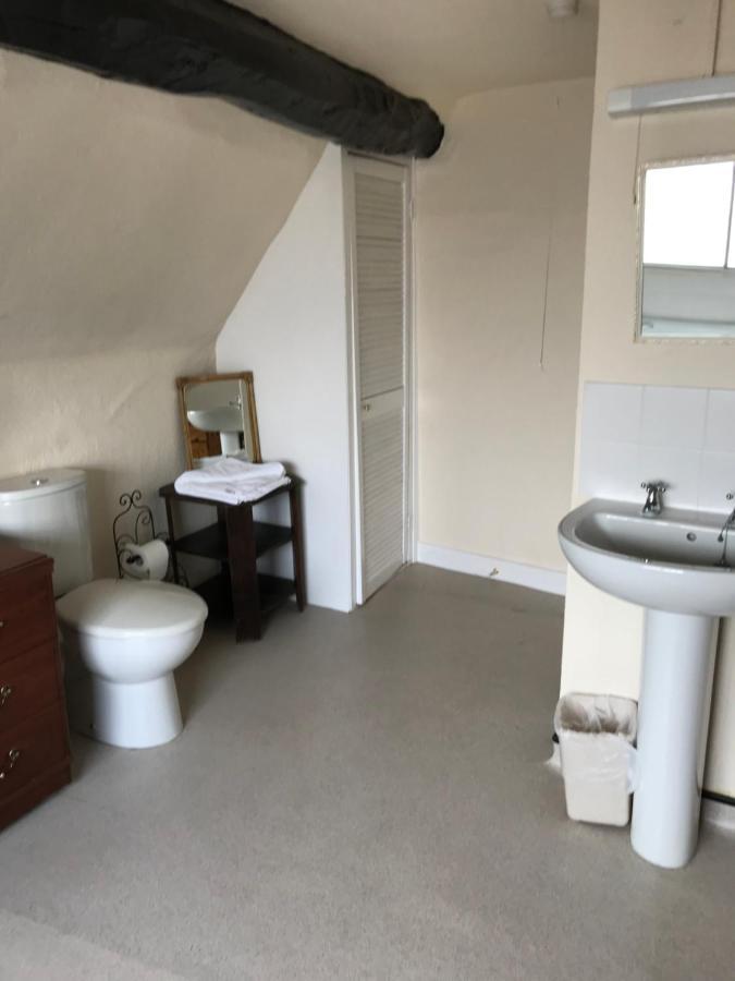 The White Bear Bed and Breakfast Devizes Exteriör bild