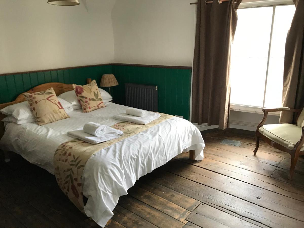 The White Bear Bed and Breakfast Devizes Exteriör bild